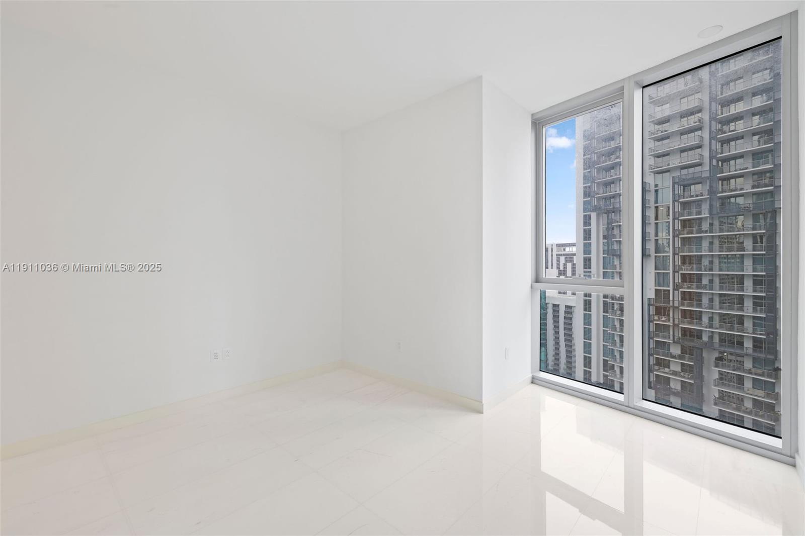 300 BISCAYNE BLVD WAY COND - Residential