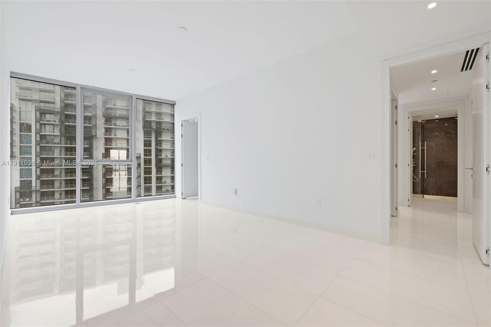300 BISCAYNE BLVD WAY COND - Residential