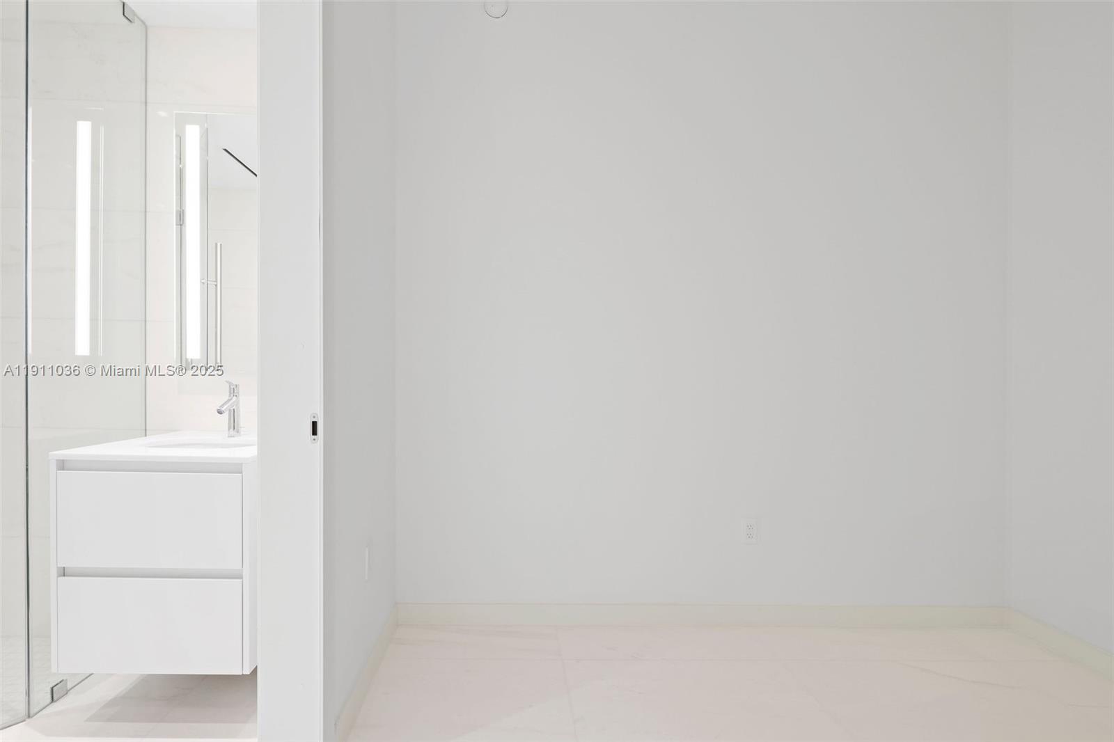 300 BISCAYNE BLVD WAY COND - Residential