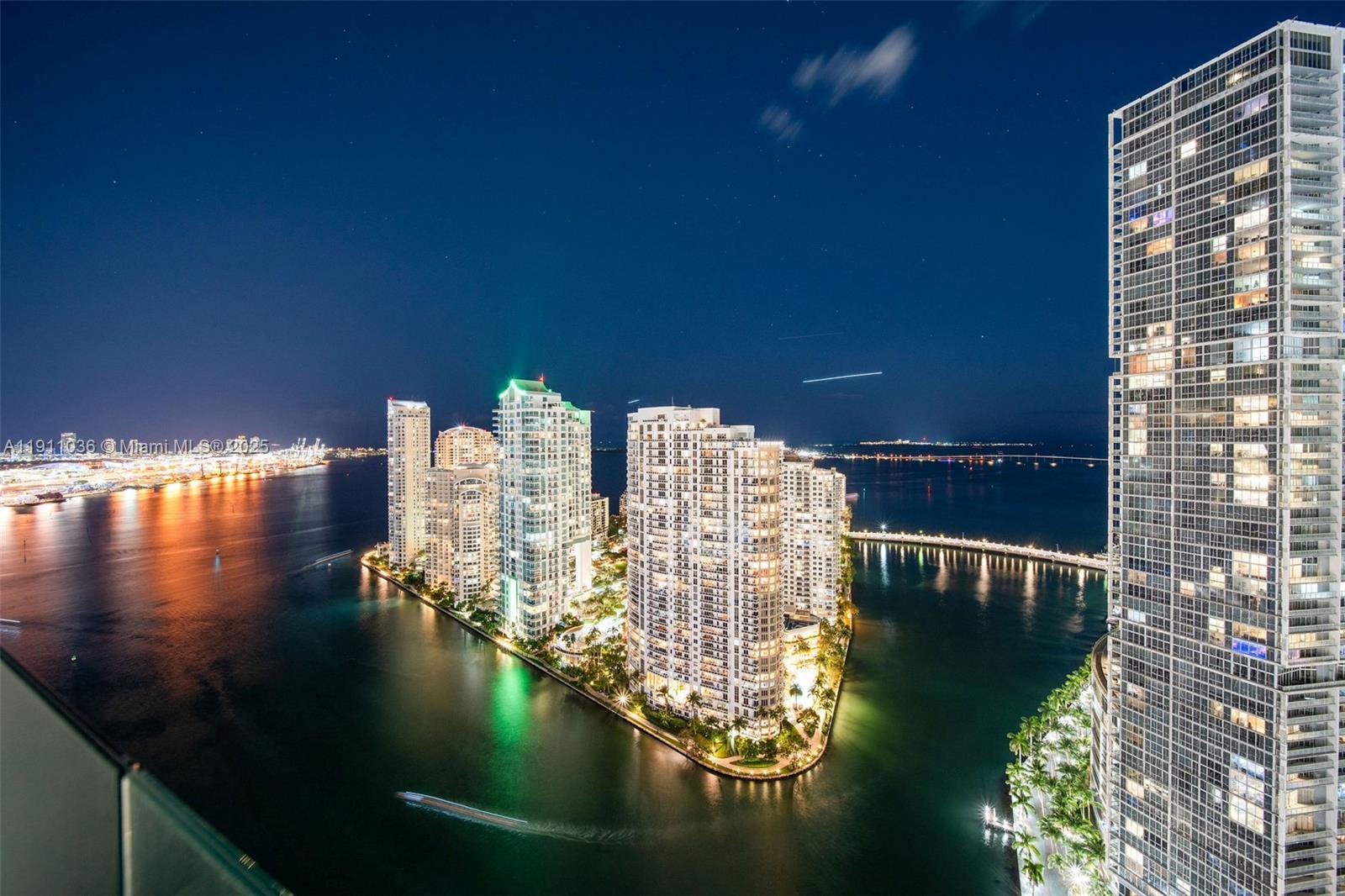 300 BISCAYNE BLVD WAY COND - Residential