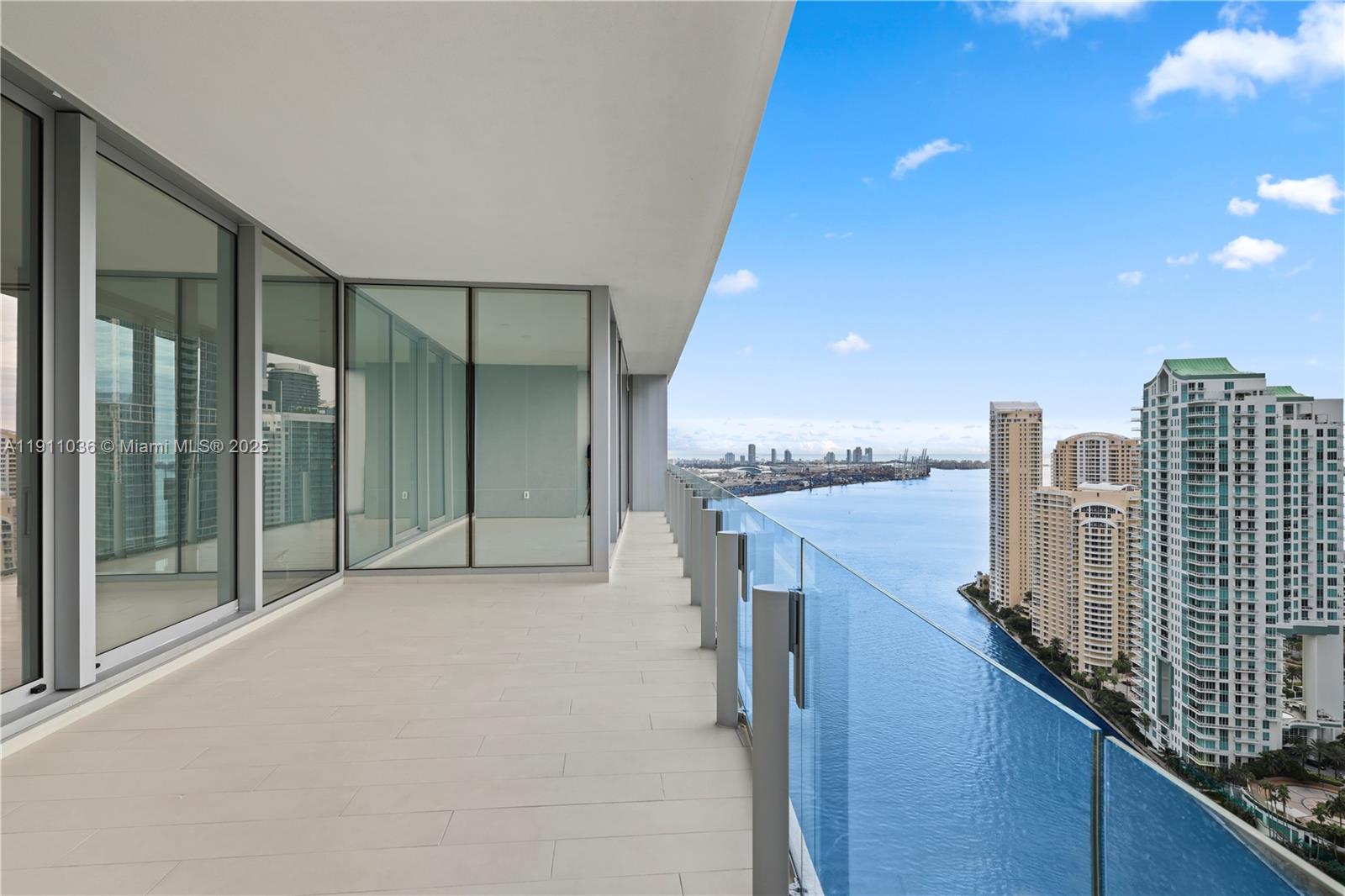 300 BISCAYNE BLVD WAY COND - Residential
