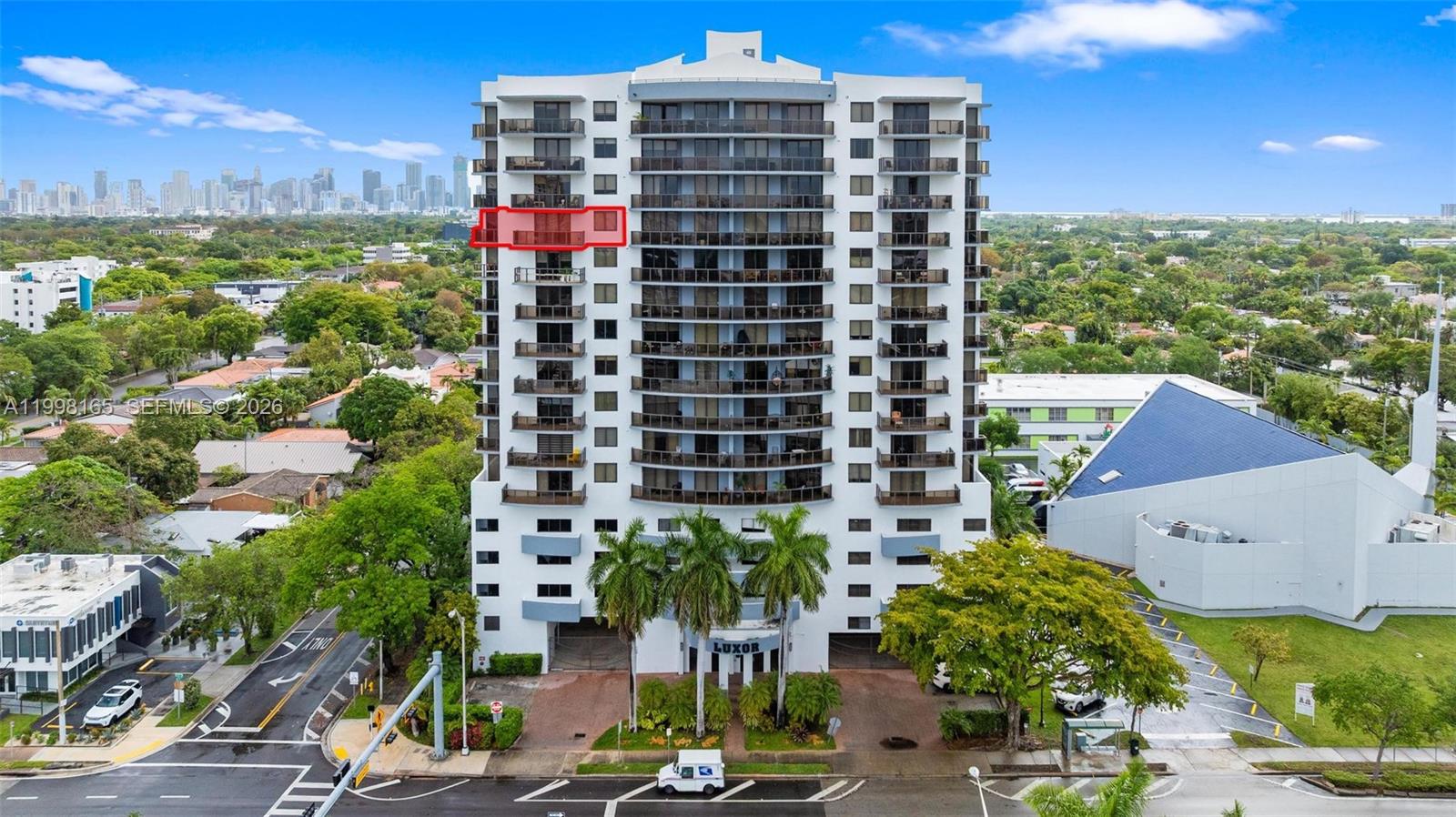 View photos, virtual tours, details... 2301 SW 27th Ave 906