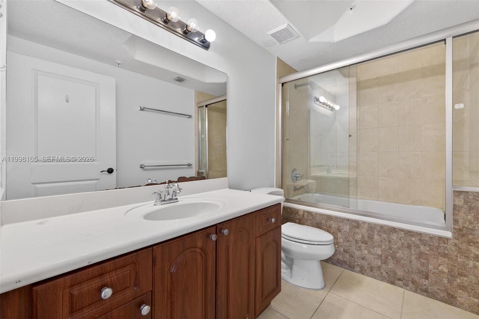 THE LUXOR RESIDENCES COND - Residential