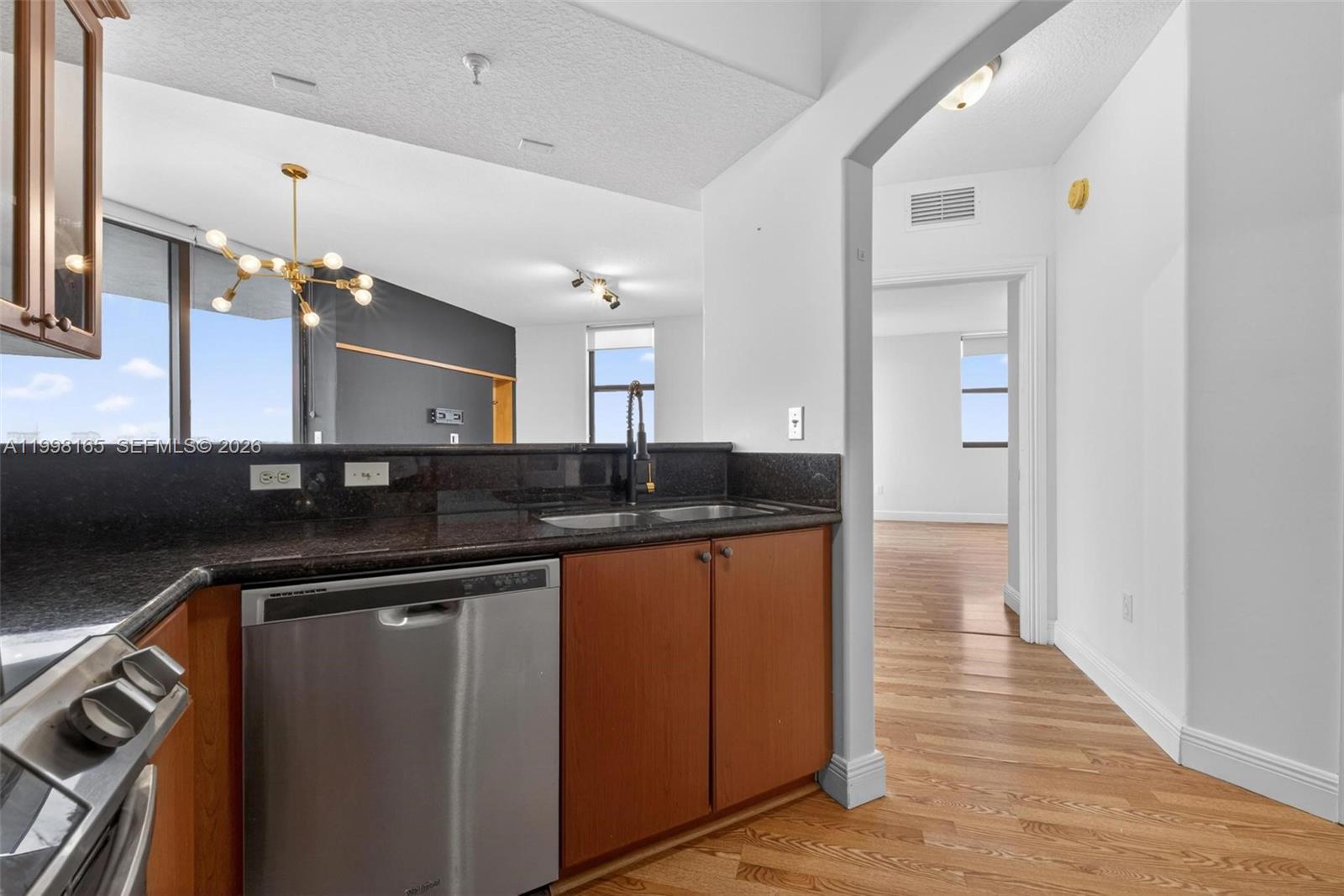 THE LUXOR RESIDENCES COND - Residential