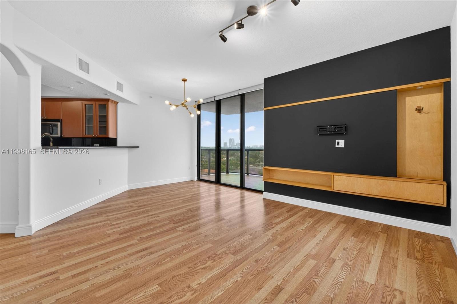 THE LUXOR RESIDENCES COND - Residential