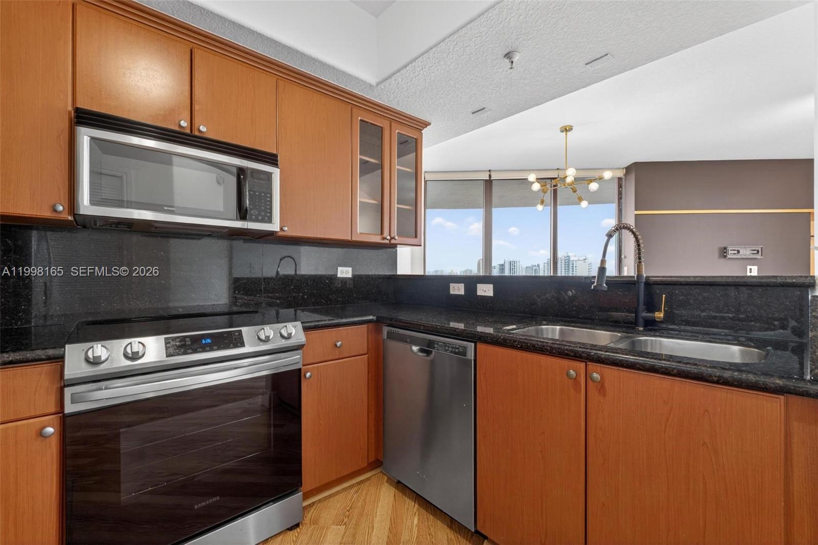 THE LUXOR RESIDENCES COND - Residential