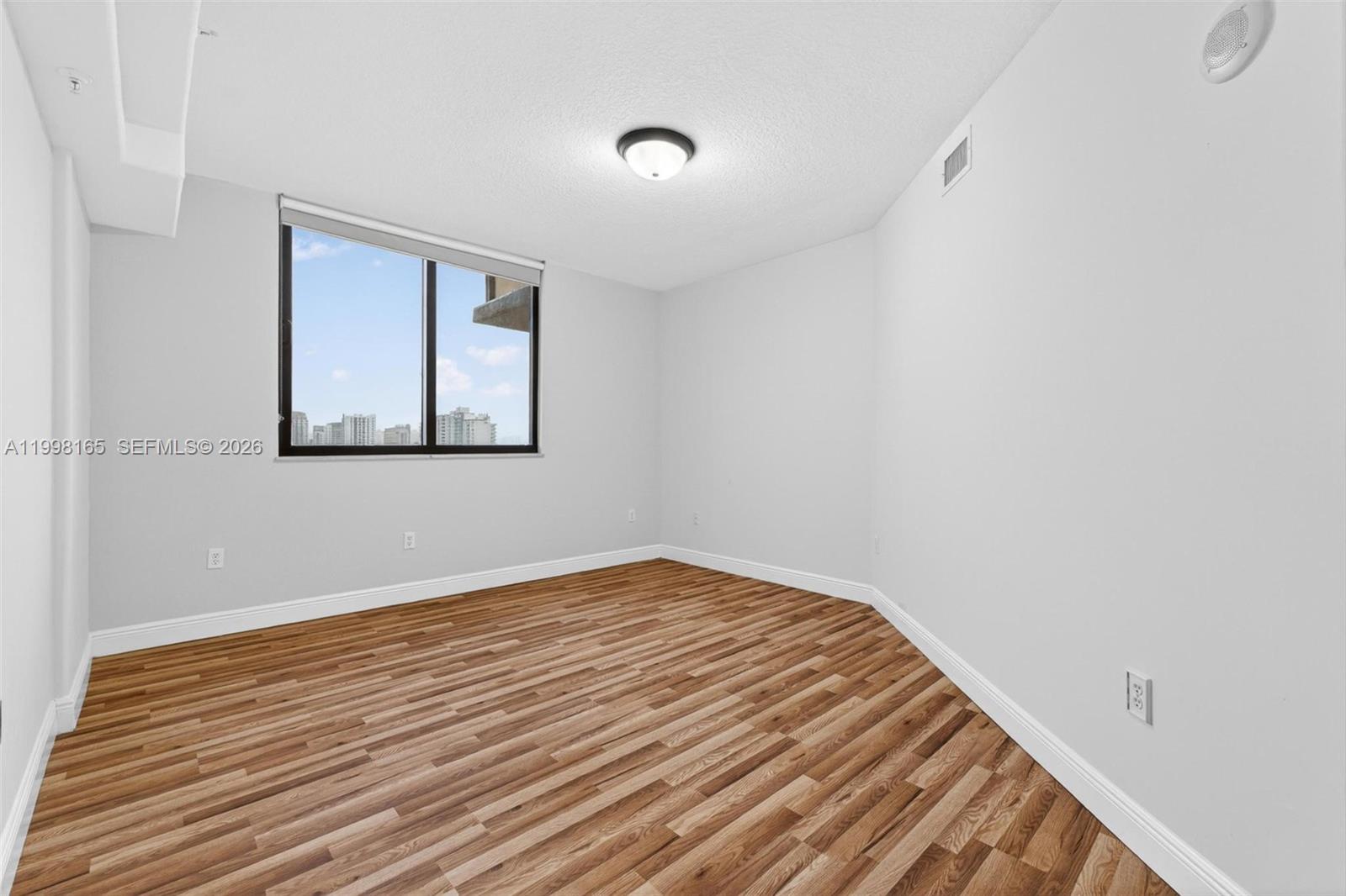 THE LUXOR RESIDENCES COND - Residential