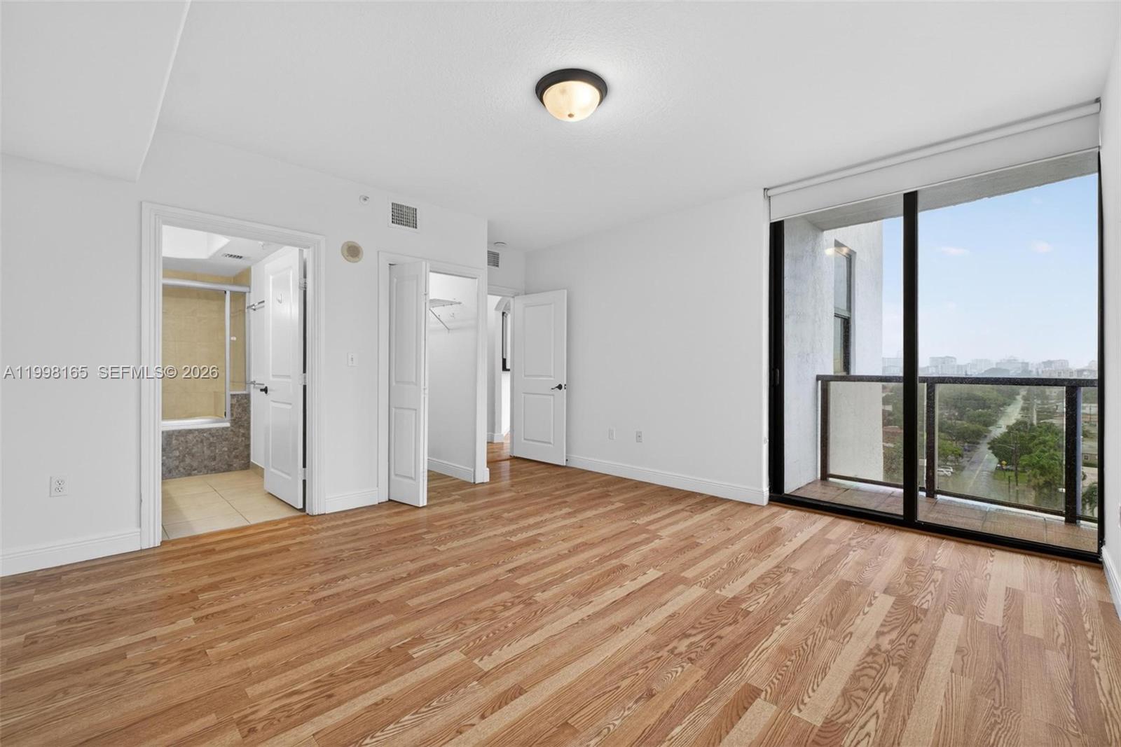 THE LUXOR RESIDENCES COND - Residential