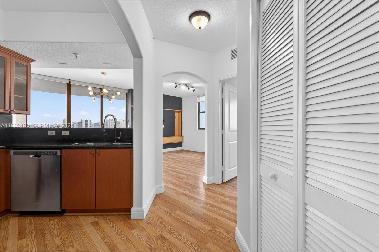 THE LUXOR RESIDENCES COND - Residential