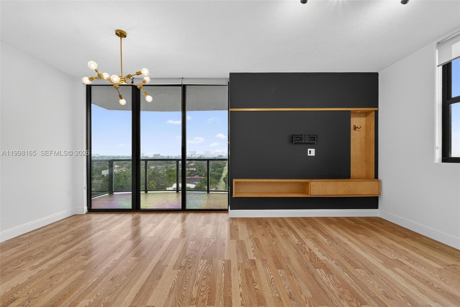 THE LUXOR RESIDENCES COND - Residential