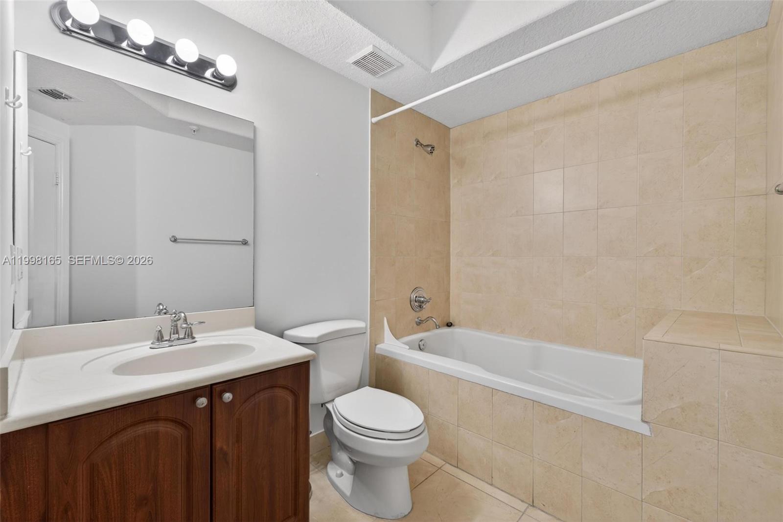 THE LUXOR RESIDENCES COND - Residential