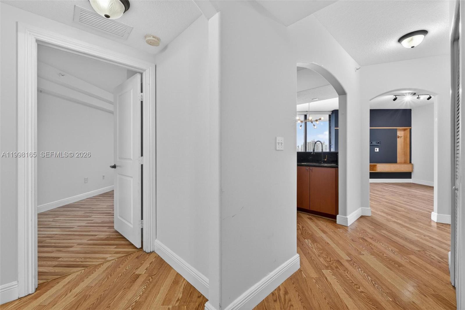 THE LUXOR RESIDENCES COND - Residential