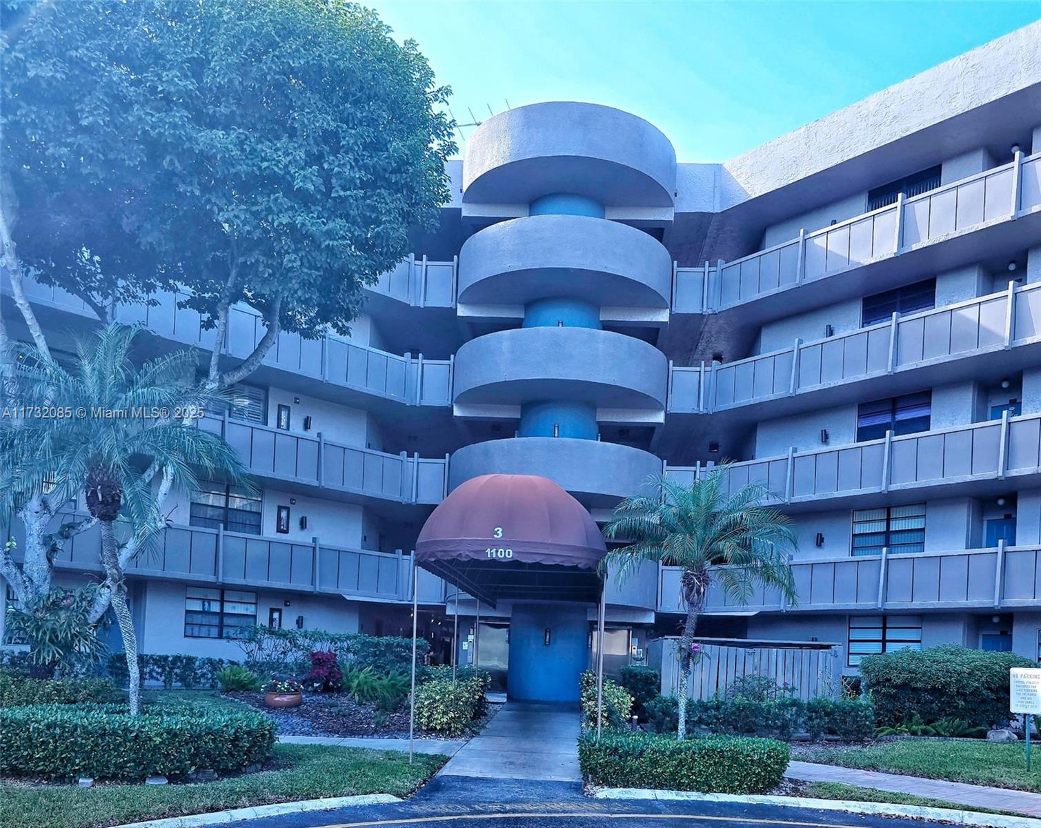 Property for Sale at 1100 Colony Point Cir 518, Pembroke Pines, Miami-Dade County, Florida - Bedrooms: 1 
Bathrooms: 2  - $105,000