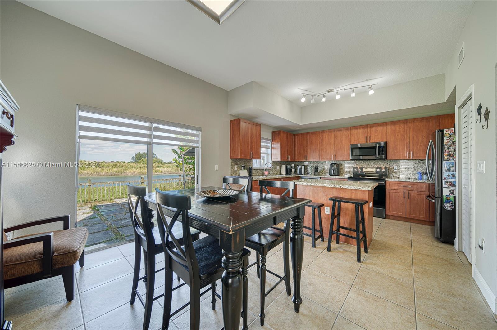LAKES BY THE BAY JAY - Residential