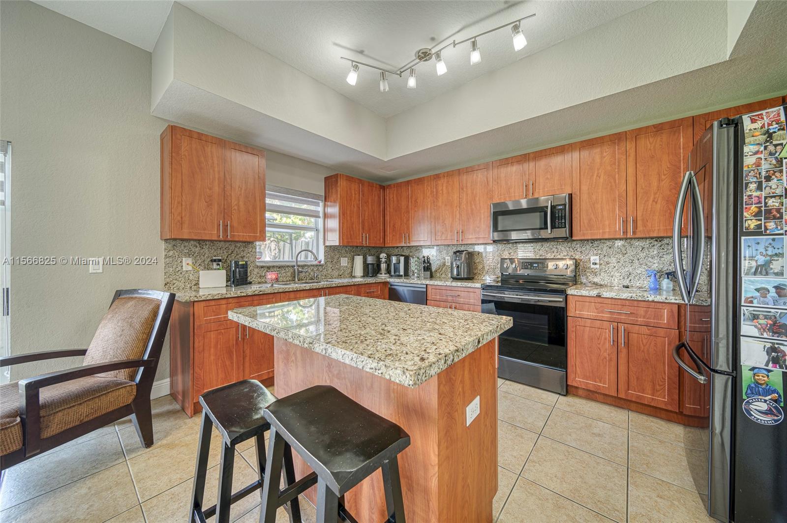 LAKES BY THE BAY JAY - Residential