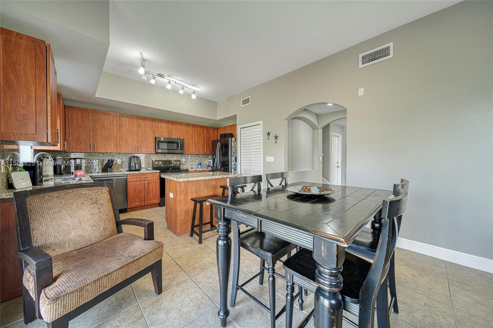 LAKES BY THE BAY JAY - Residential