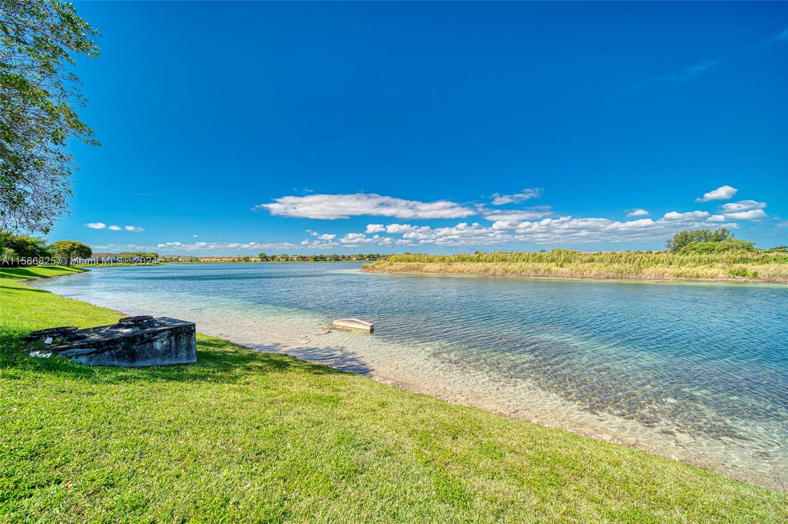 LAKES BY THE BAY JAY - Residential
