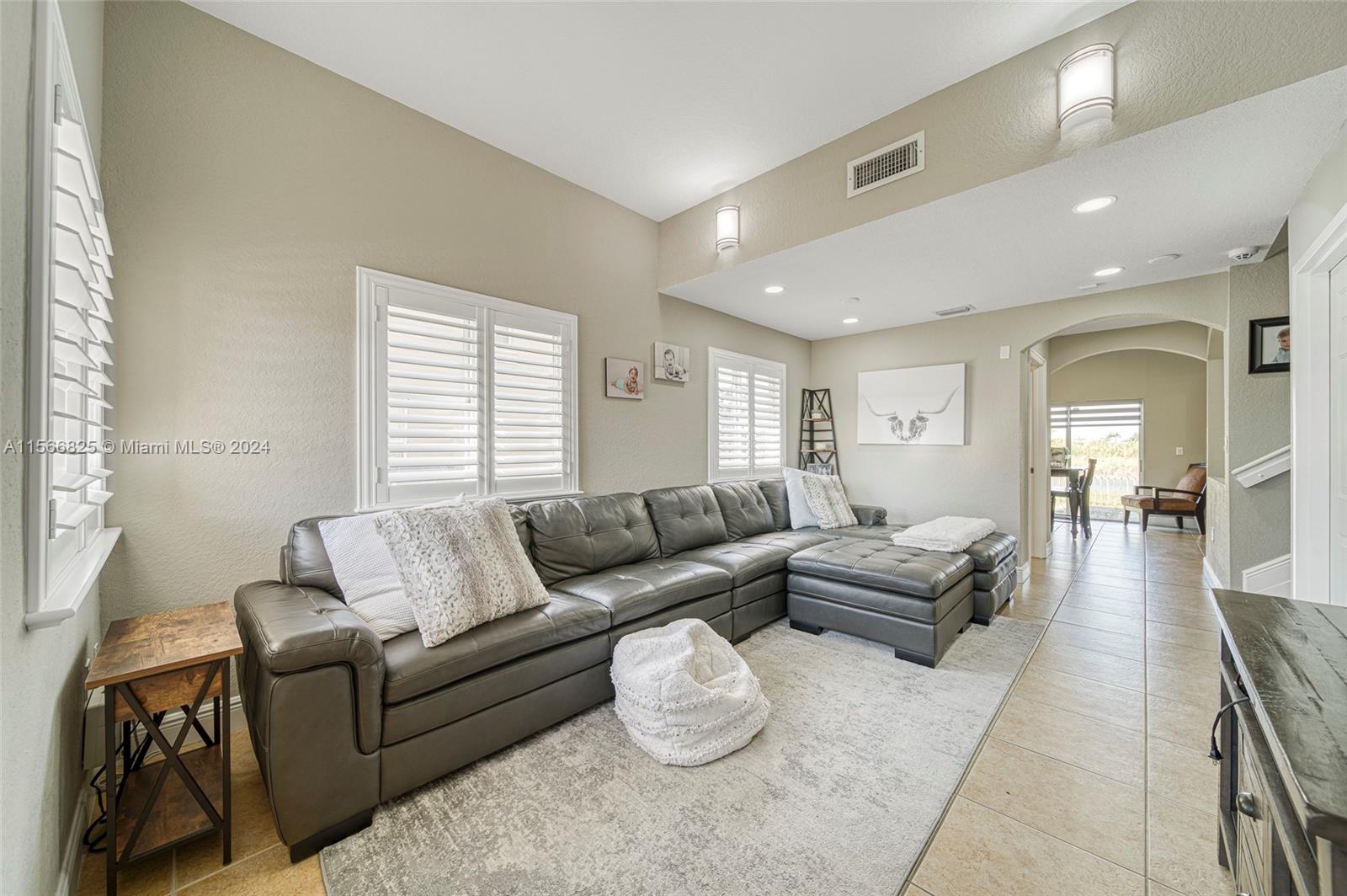 LAKES BY THE BAY JAY - Residential