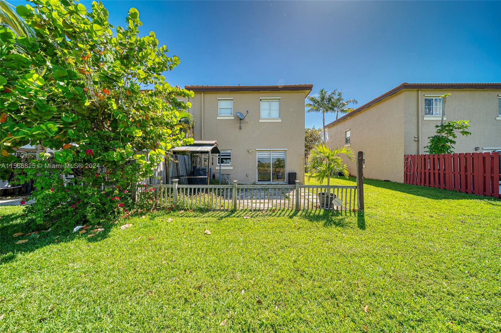 LAKES BY THE BAY JAY - Residential