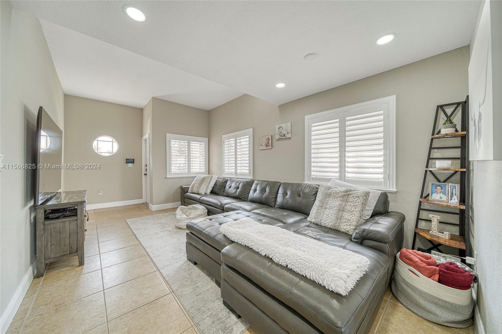 LAKES BY THE BAY JAY - Residential