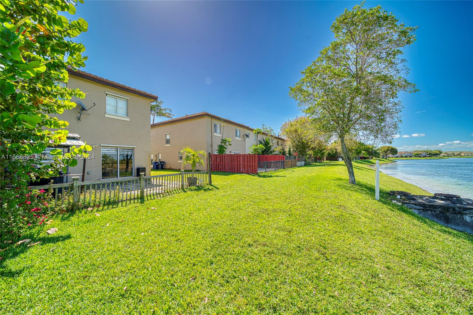 LAKES BY THE BAY JAY - Residential