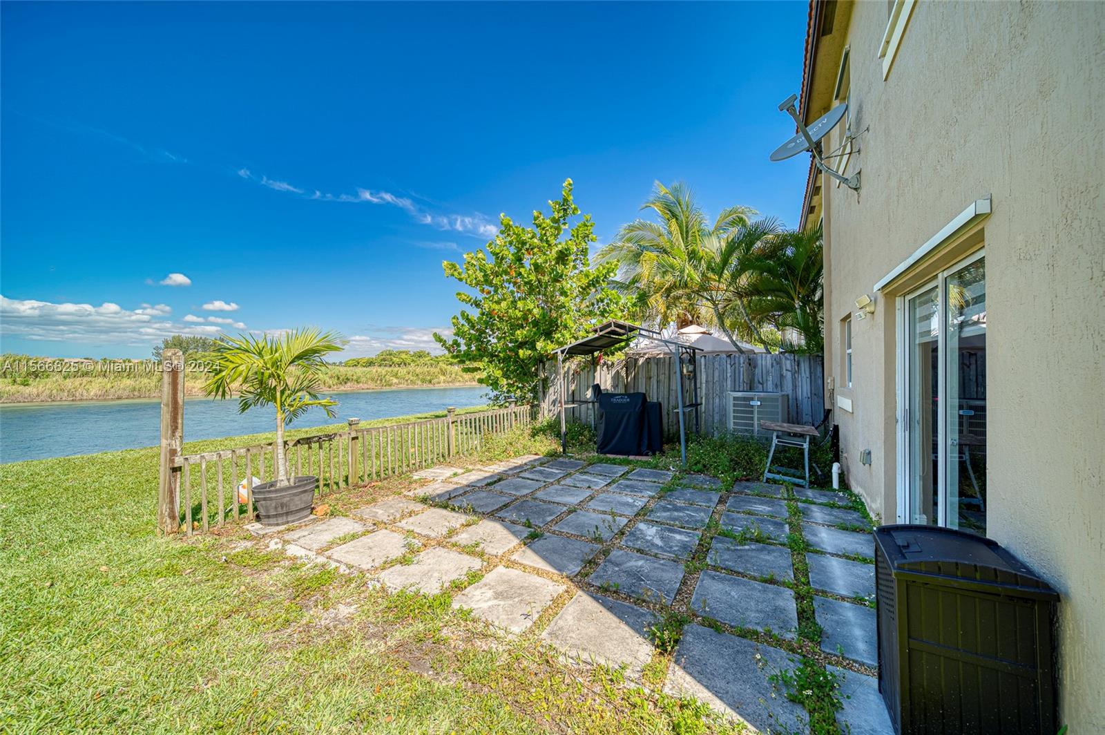 LAKES BY THE BAY JAY - Residential