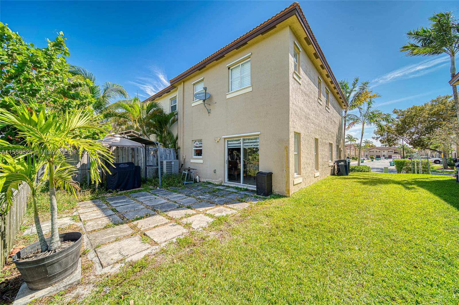 LAKES BY THE BAY JAY - Residential