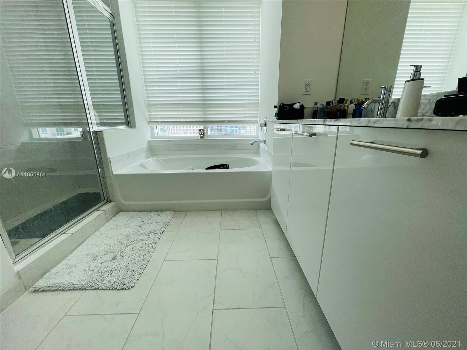 THE PLAZA 851 BRICKELL CO - Residential