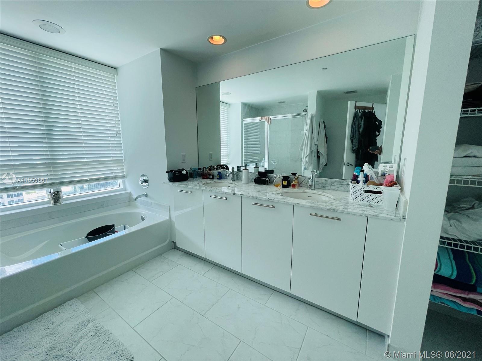 THE PLAZA 851 BRICKELL CO - Residential