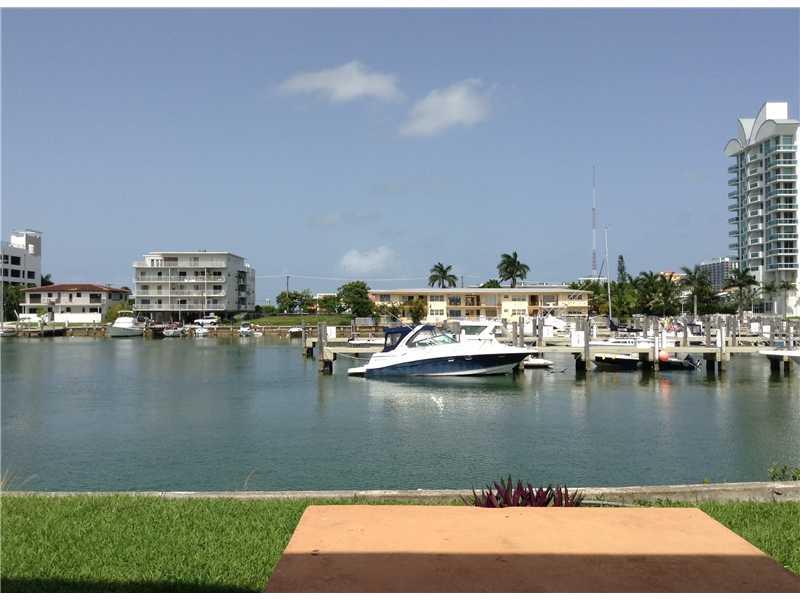 30 UNIT WATERFRONT BUILDING WITH POOL.ALL UNITS HAVE DIRECT BAYVIEWS,BALCONIES,PARKING,CENTRAL AC.UNOBSTRUCTED VIEWS FROM FRONT AND BACK OF BUILDING. ACROSS FROM A STATE PARK. DOCK SPACE. SEAWALL IS IN PERFECT CONDITION. OWNER MOTIVATED!!!!