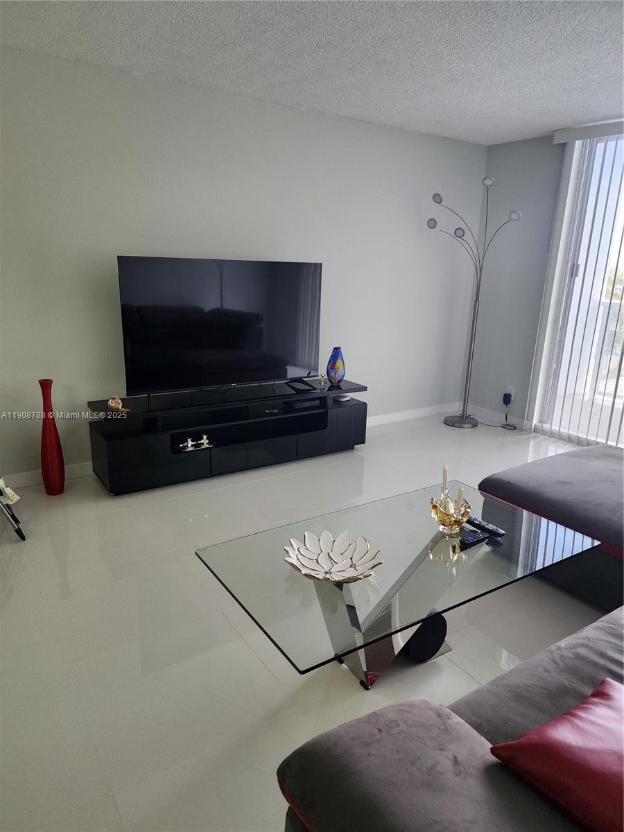 LA MER ESTATES EAST CONDO - Residential Lease