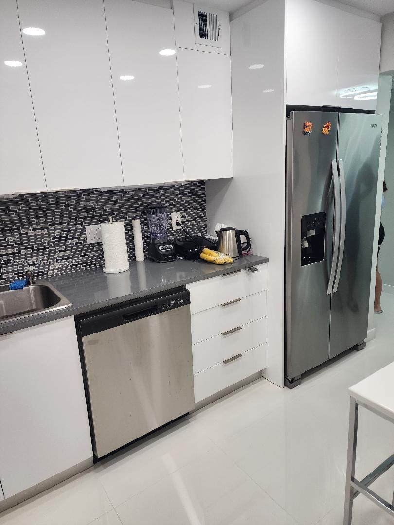 LA MER ESTATES EAST CONDO - Residential Lease