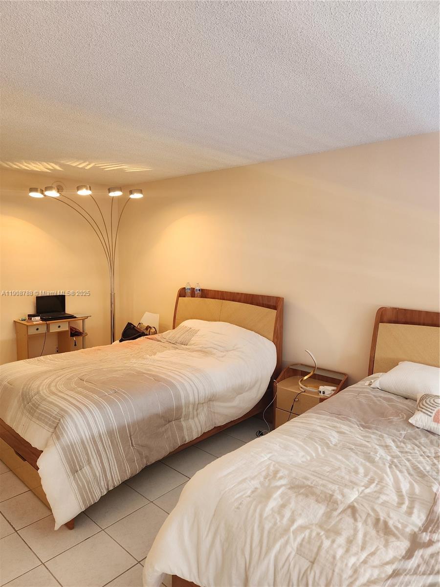 LA MER ESTATES EAST CONDO - Residential Lease