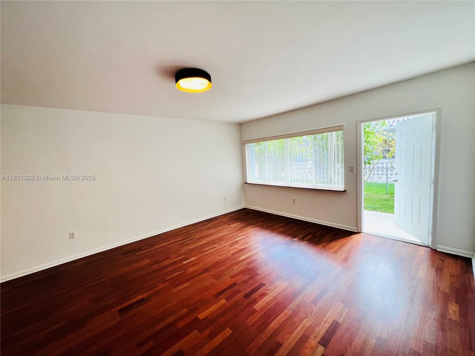 2033 Calais Dr 8