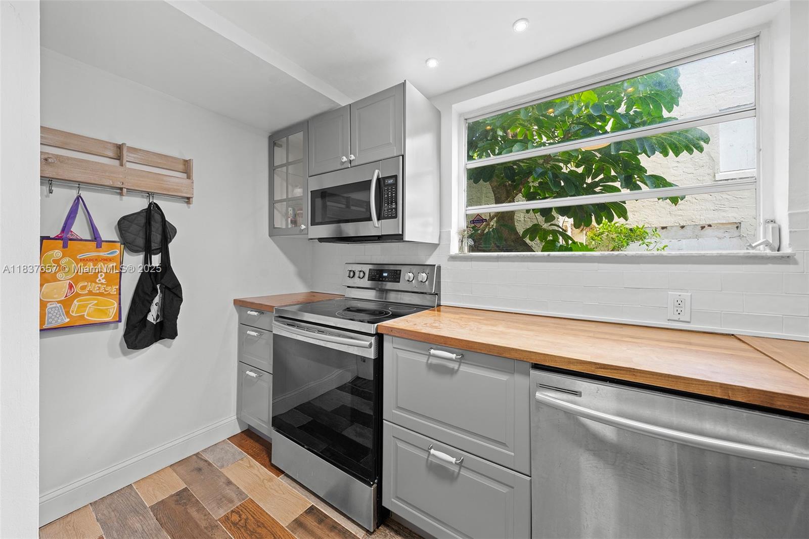 1211 PENNSYLVANIA CONDO - Residential Lease