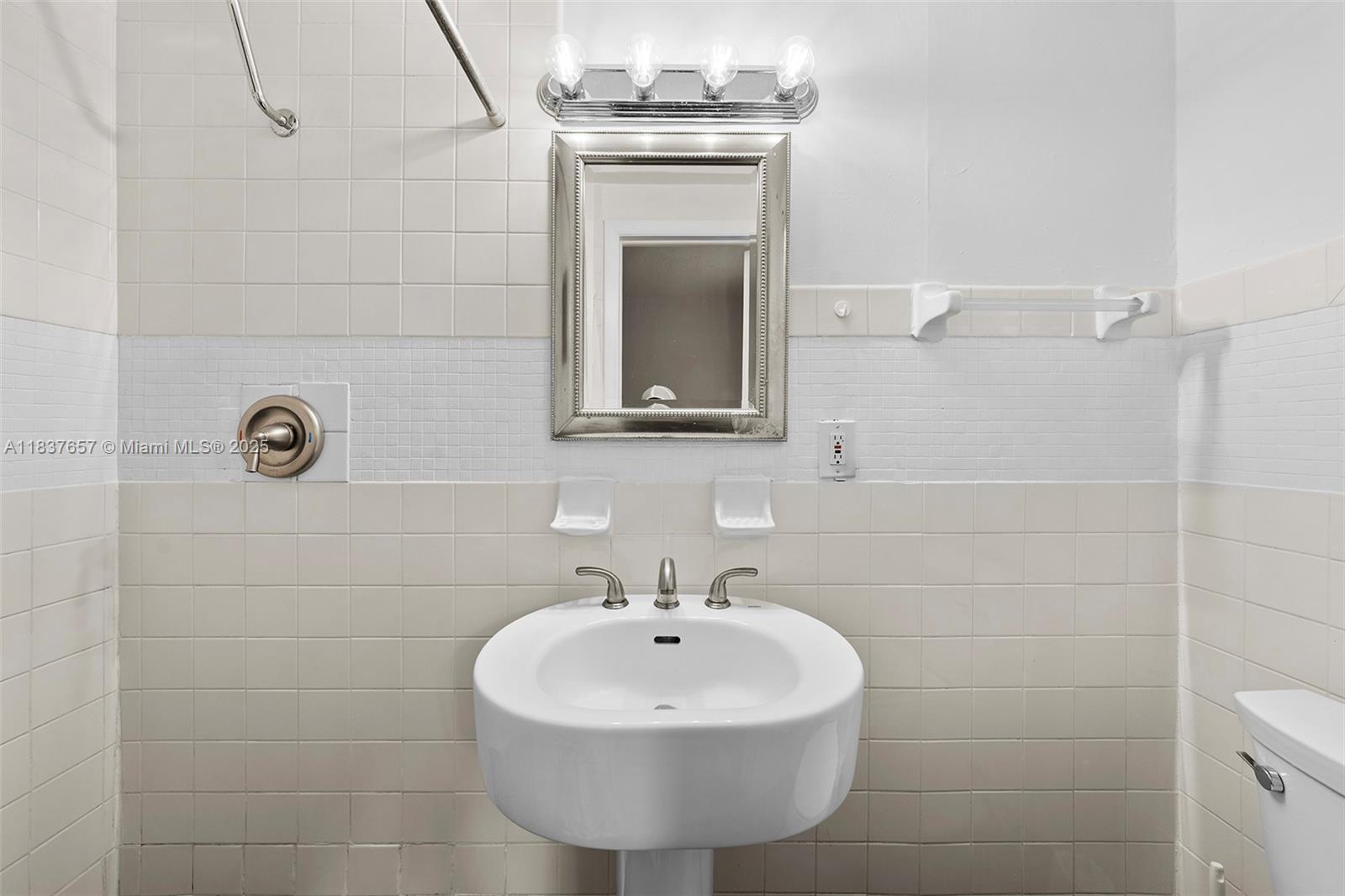 1211 PENNSYLVANIA CONDO - Residential Lease