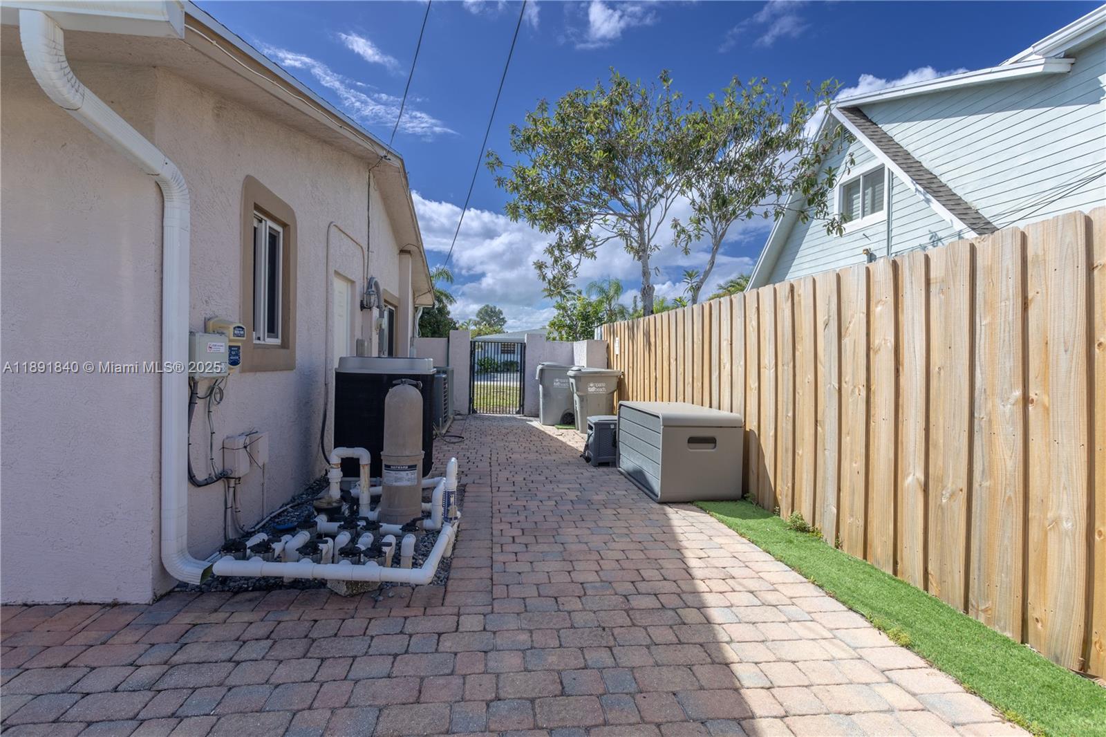 CALIBAN - Residential Lease