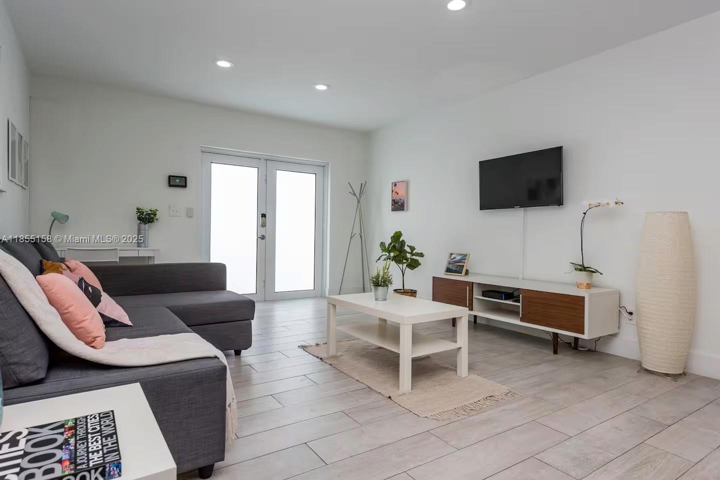 350 NW 50th St