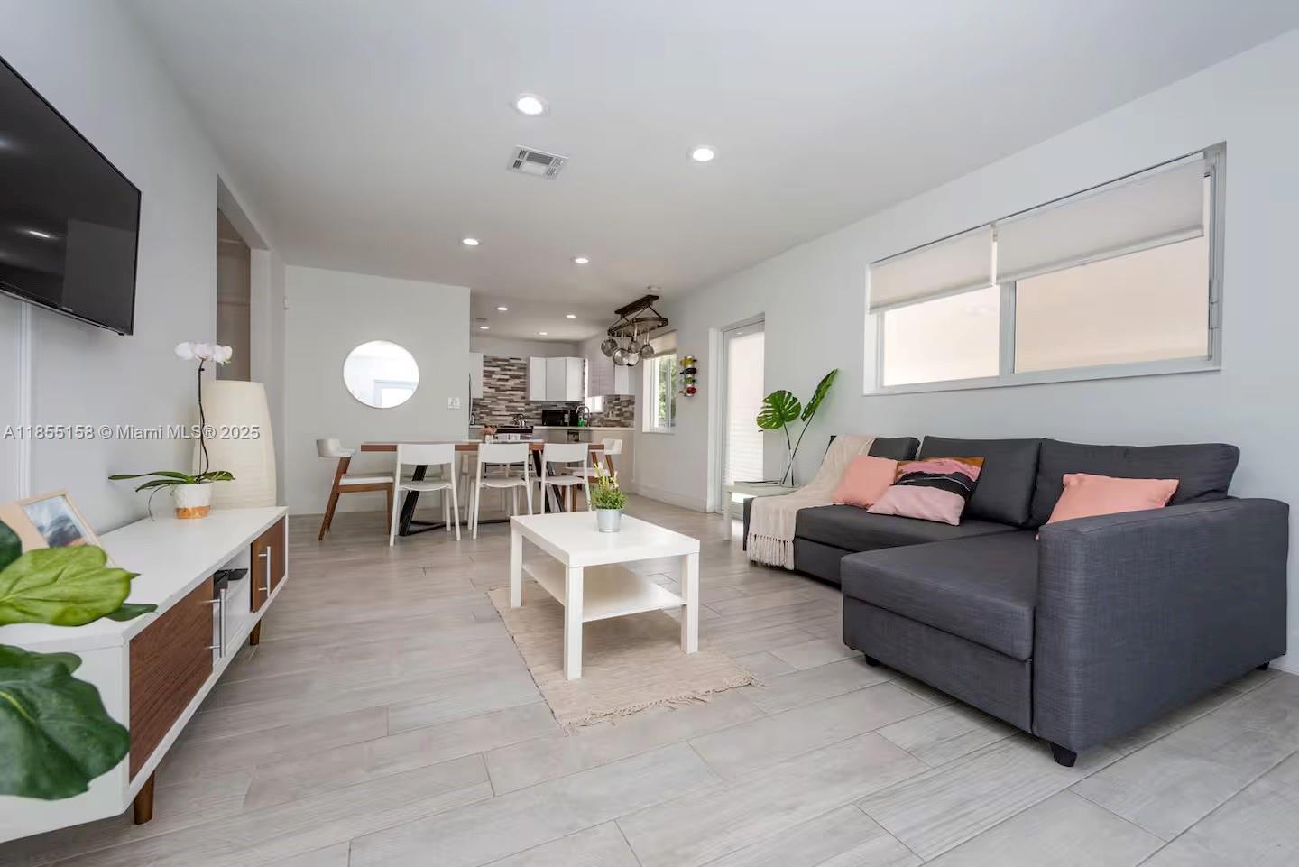 350 NW 50th St