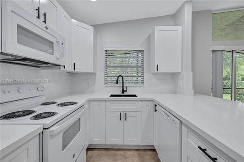 618 Woodgate Cir E Sunrise FL 33326