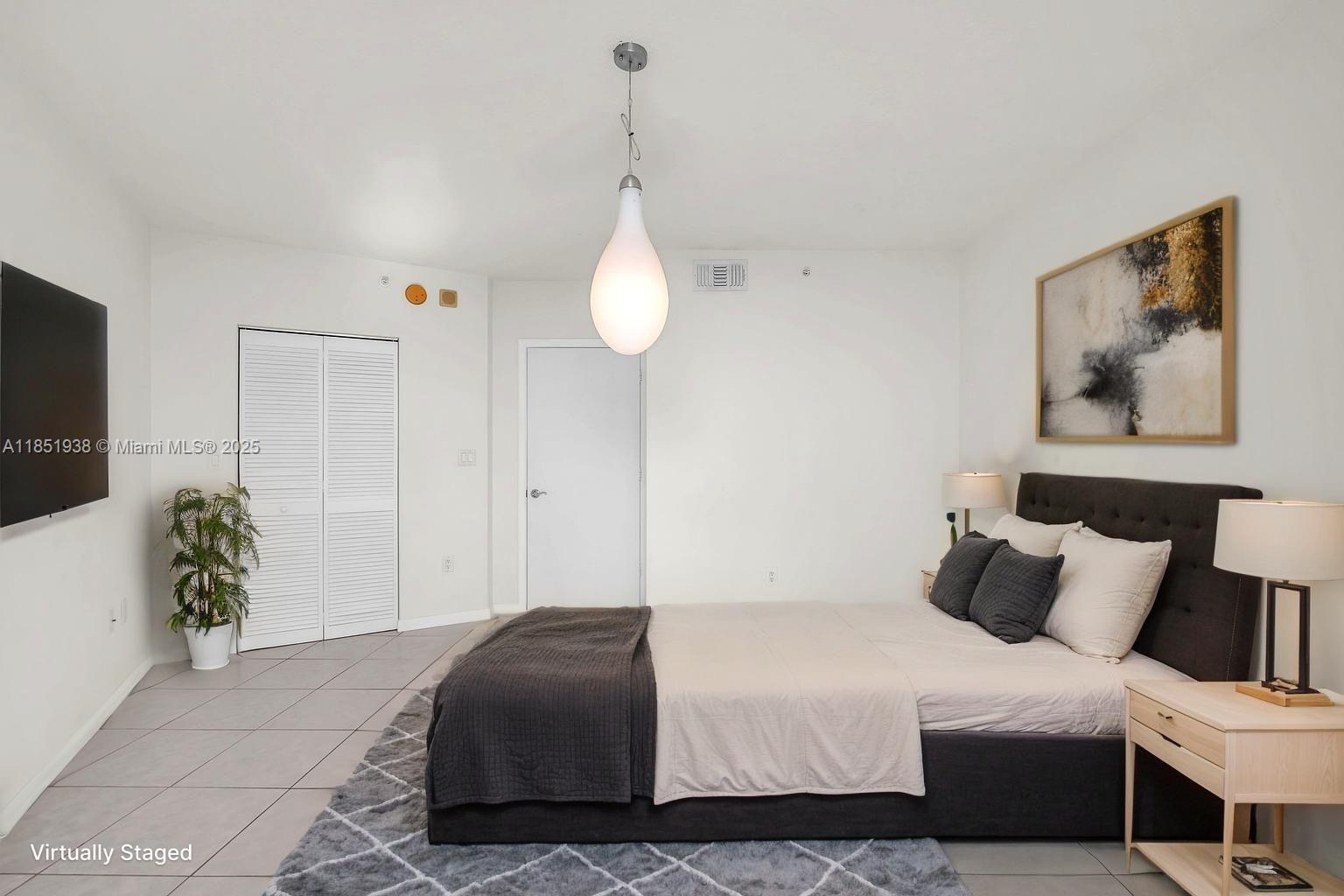 TURNBERRY ON THE GREEN - Residential