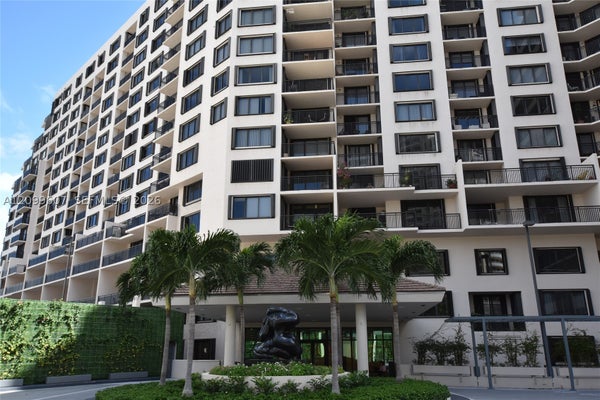 540 BRICKELL KEY DR APT 902, MIAMI, FL 33131 - Image ebaa47f77b7150d198d4bca32d77f31c/3013656464