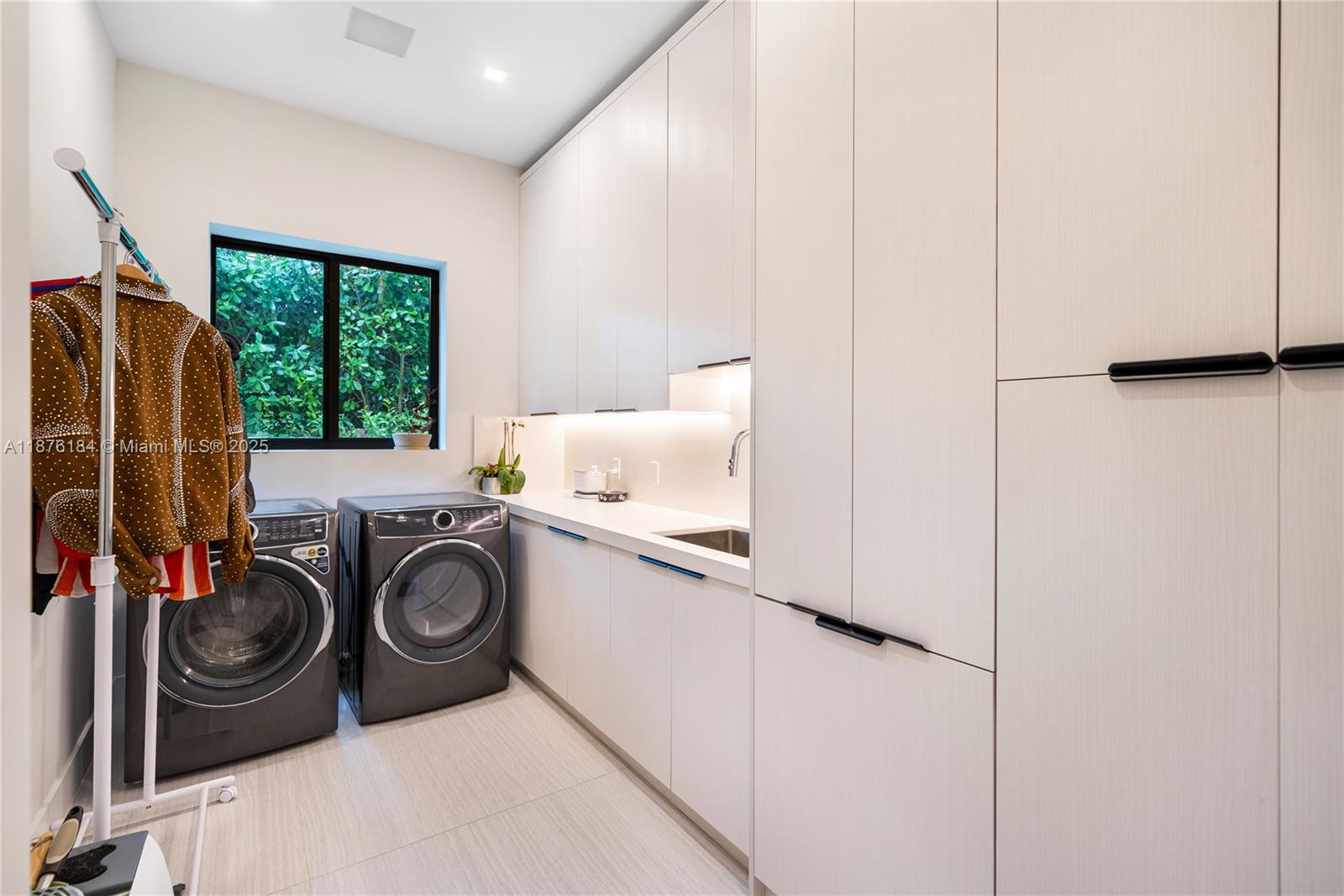 PINE TREE ESTATES - Residential