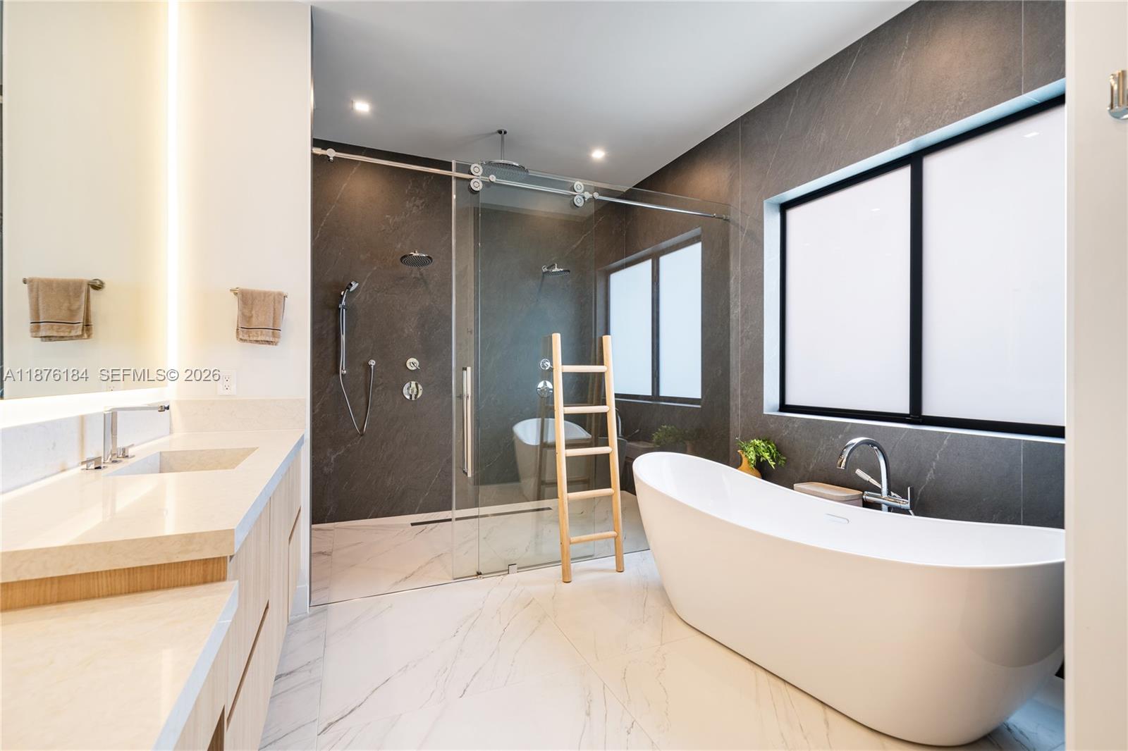 PINE TREE ESTATES - Residential