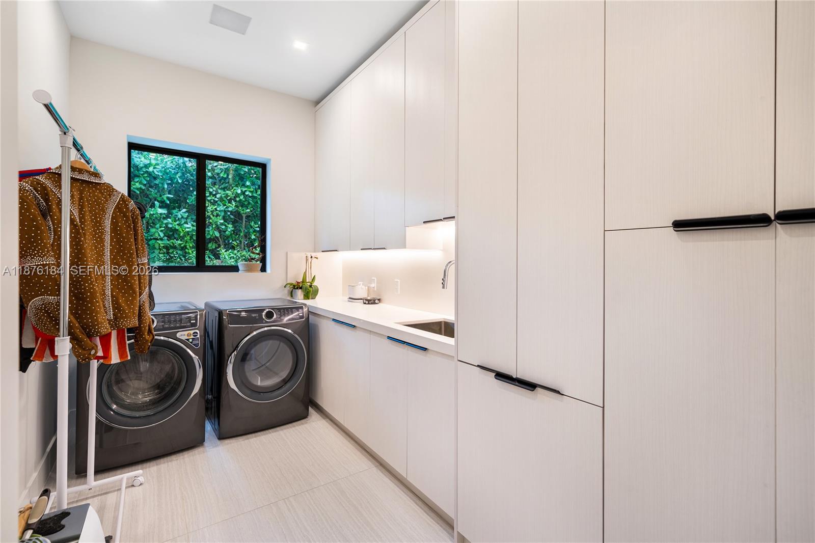 PINE TREE ESTATES - Residential