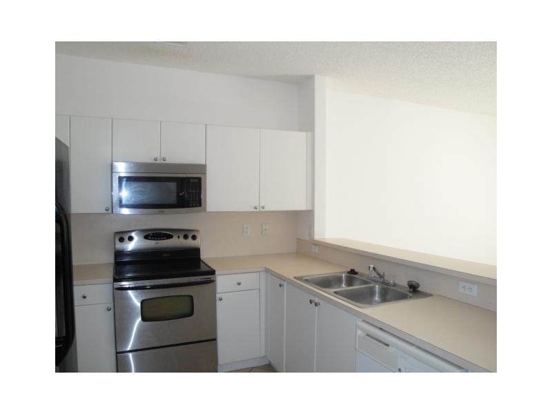 NICE 2-STORY TOWNHOUSE. 3/2.5 IN TOWNGATE. THIS IS A GATED COMMUNITY. GREAT LOCATION. MOVE IN READY. TENANT RESPONSIBLE FOR WATER.