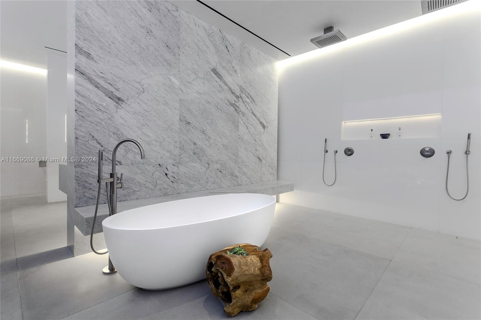 2000 Ocean - Residential