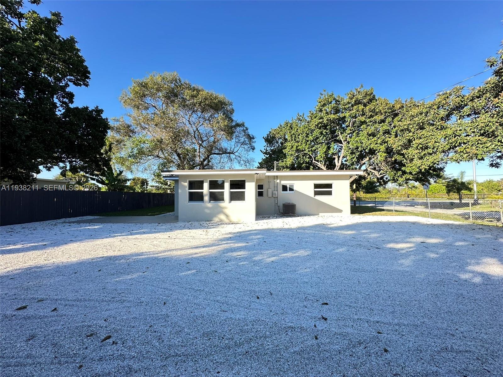 PALMLAND PARK - Residential