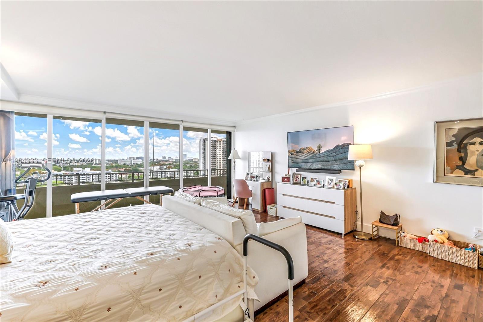 JOCKEY CLUB III CONDO - Residential