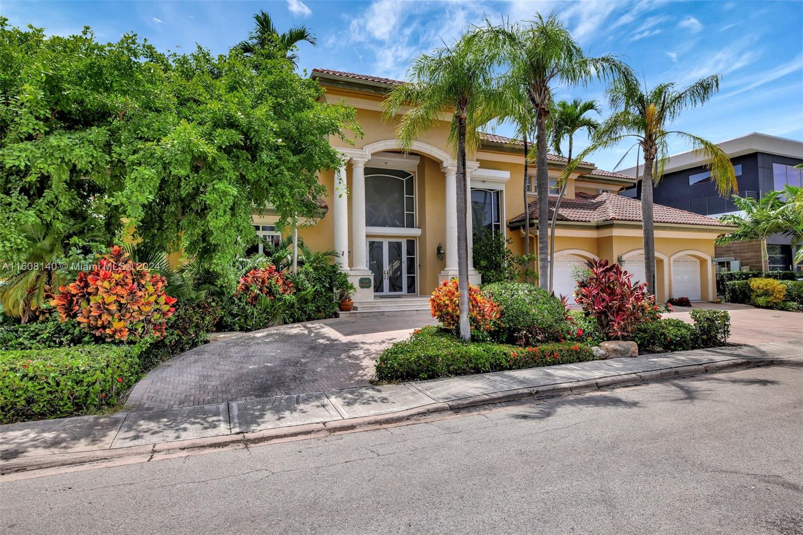 623 Riviera Isle Dr